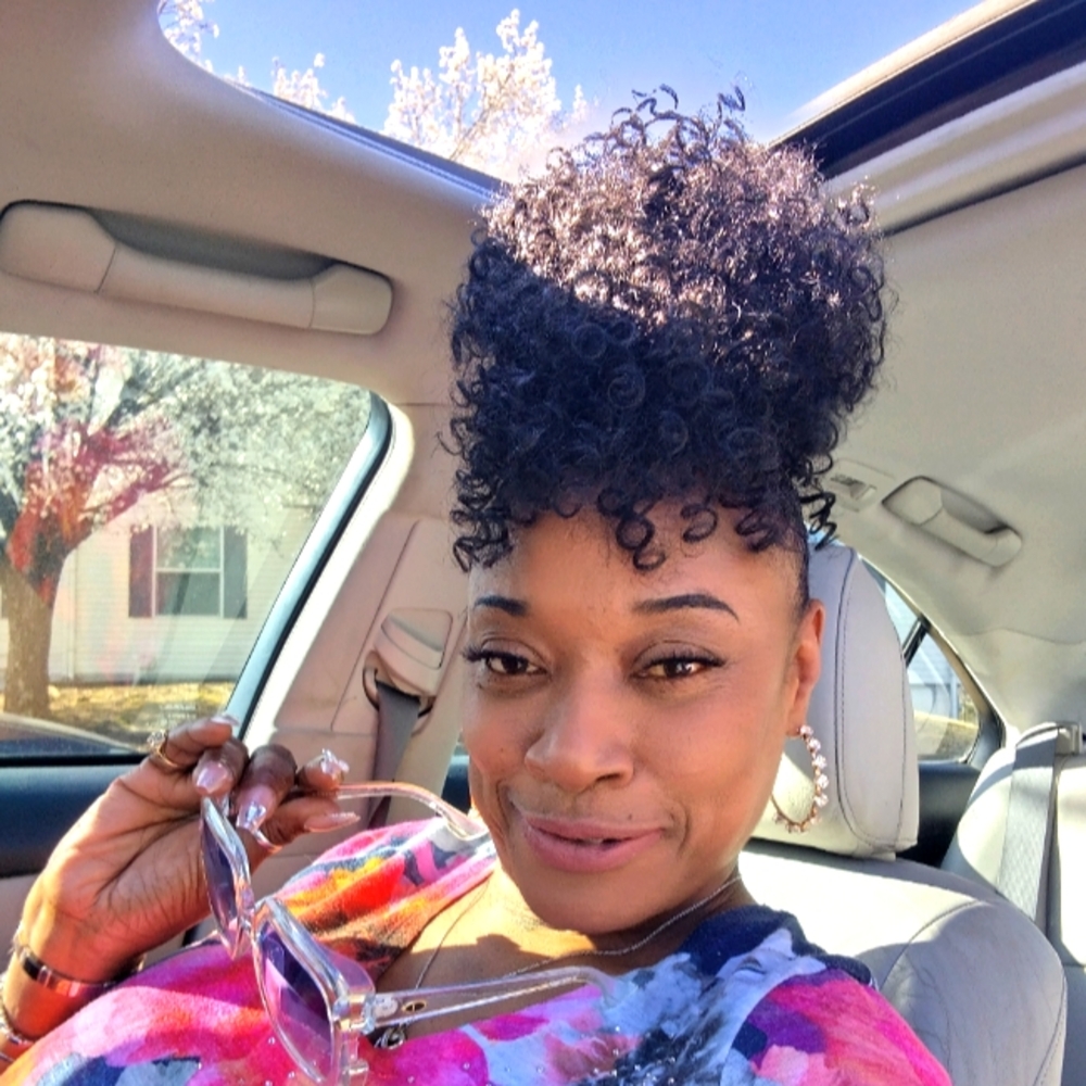 Meet your Posher, Nikkita